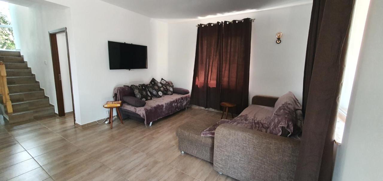 Green Nest Banesti Luaran gambar