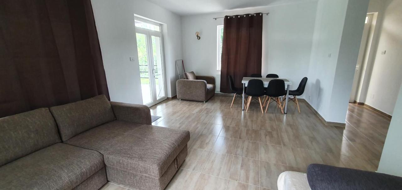 Green Nest Banesti Luaran gambar
